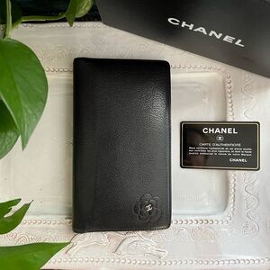 CHANEL Camellia Leather Bifold Wallet